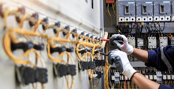 Professional Electrician technician working in Seguin, TX